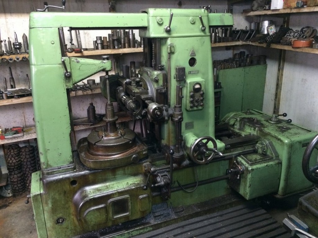 Gear hobbing TOS FO 6