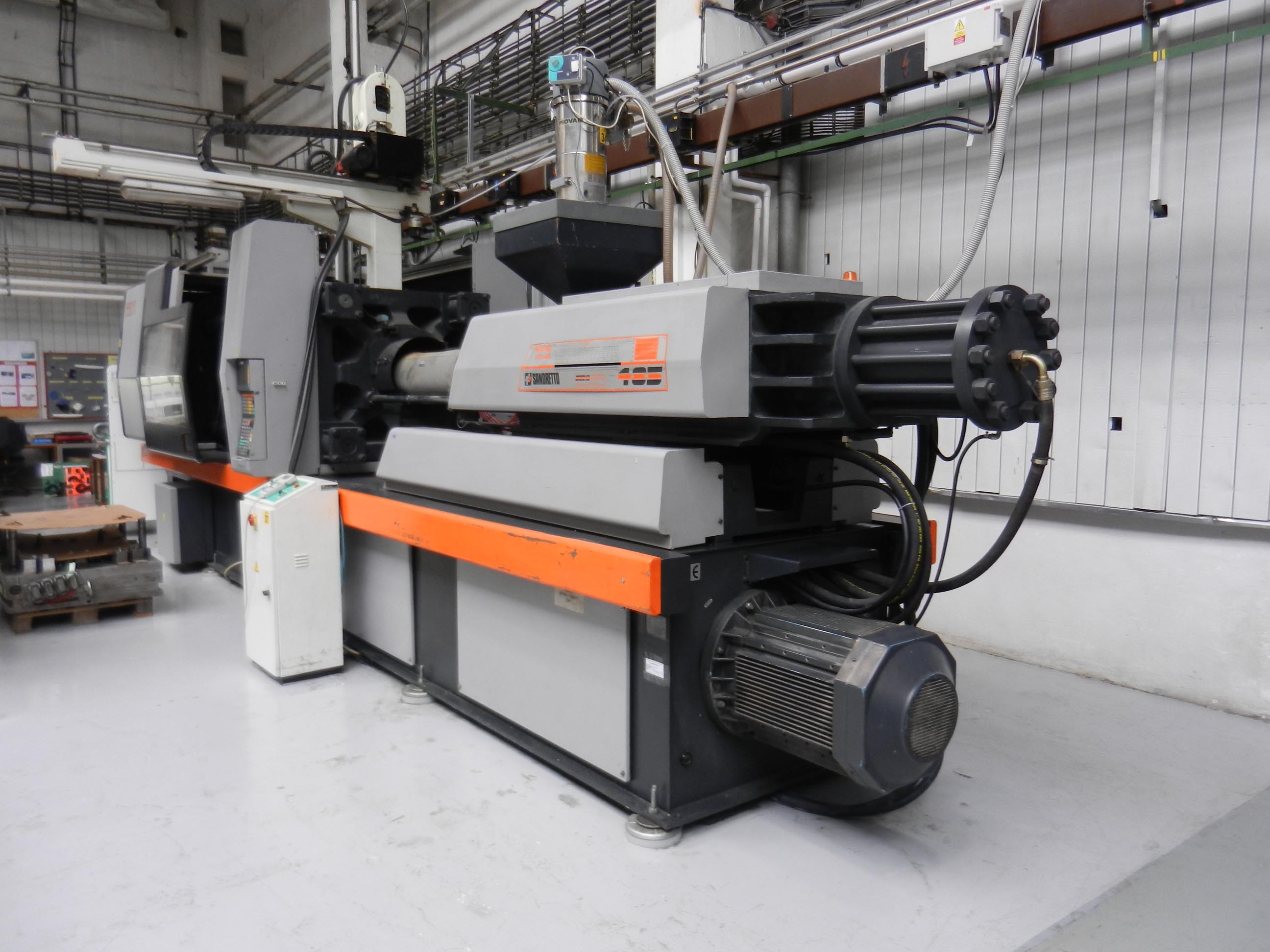 Injection molding Sandretto OTTO 485 (4850 kN)